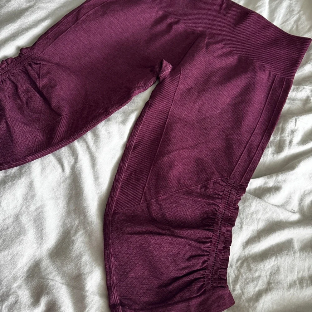 1 Lululemon In The Flow Crop II - Heathered Bordeaux Drama
